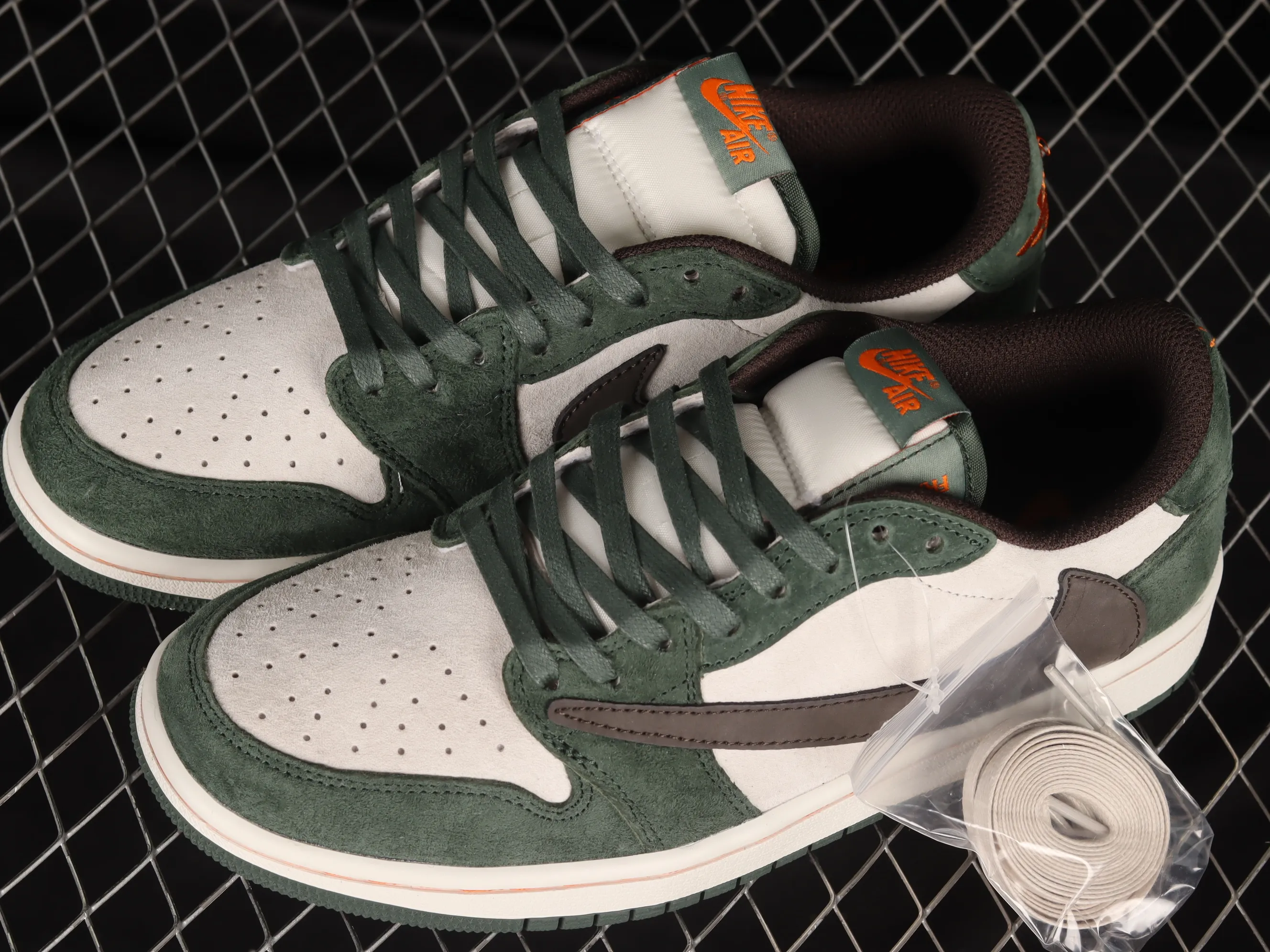 All Categories Air Jordan Jordan Series Basketball Shoes Air Jordan 1 Low Travis Scott x Air Jordan 1 Low OG AJ1 Joe 1 Reversed Overhook Joint Style Casual Sports Basketball Shoes DM7866-686